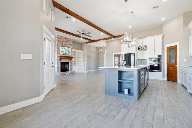 4211 Crest Lane, Elgin, OK 73538