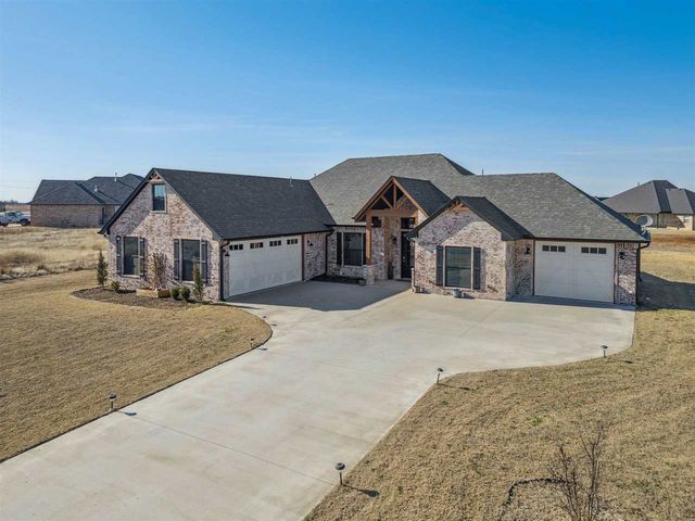 4211 Crest Lane, Elgin, OK 73538