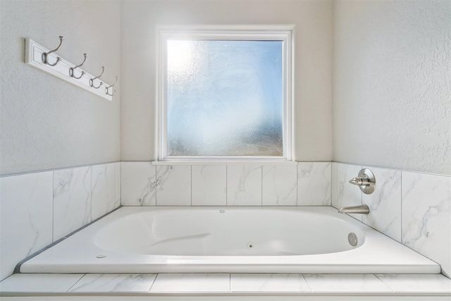 4211 Crest Lane, Elgin, OK 73538