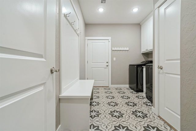 4211 Crest Lane, Elgin, OK 73538