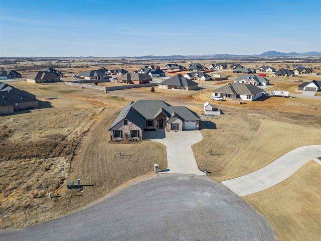 4211 Crest Lane, Elgin, OK 73538