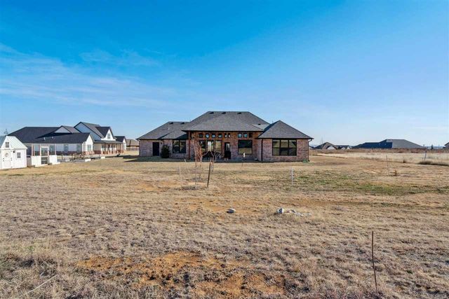 4211 Crest Lane, Elgin, OK 73538