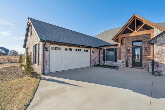 4211 Crest Lane, Elgin, OK 73538