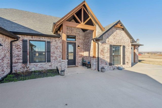 4211 Crest Lane, Elgin, OK 73538