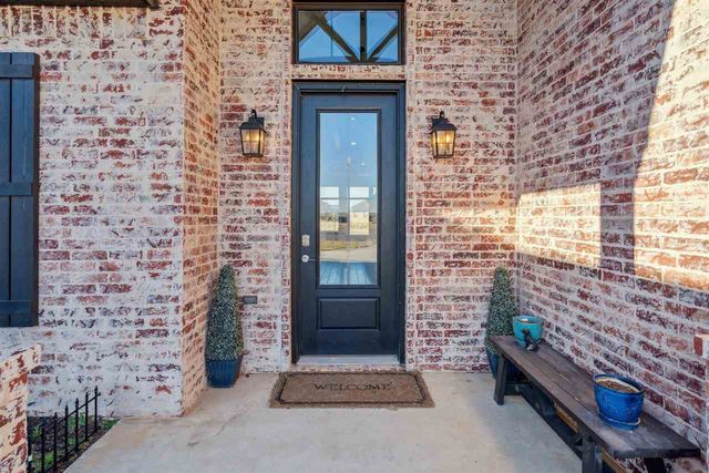 4211 Crest Lane, Elgin, OK 73538