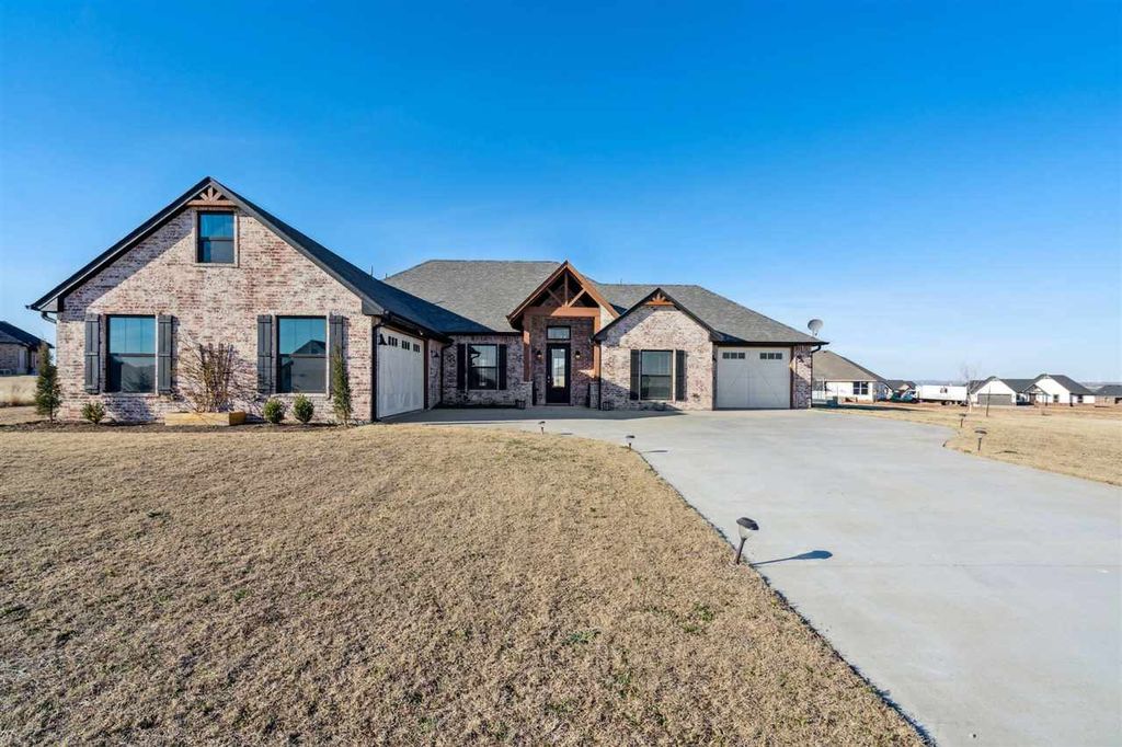 4211 Crest Lane, Elgin, OK 73538