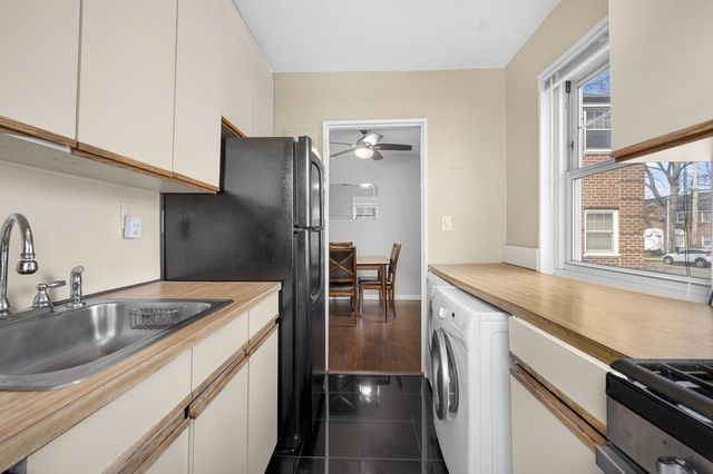 25312 60th Ave Lowr, New York City, NY 11362