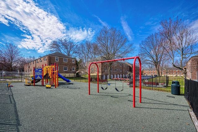 25312 60th Ave Lowr, New York City, NY 11362