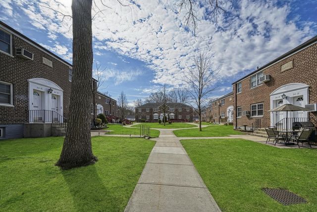 25312 60th Ave Lowr, New York City, NY 11362