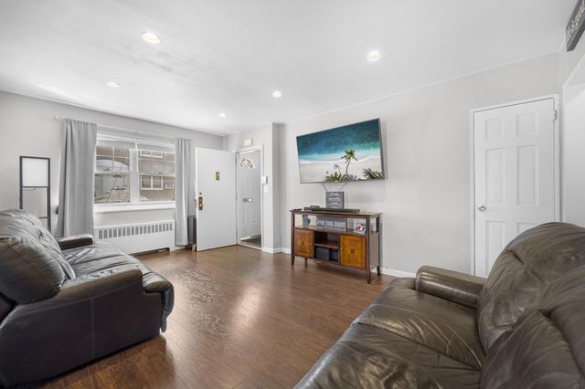 25312 60th Ave Lowr, New York City, NY 11362