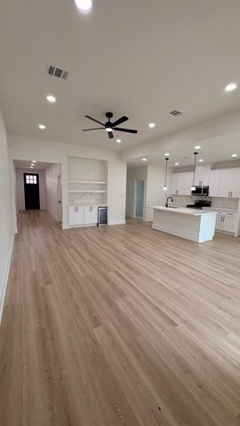 403 Arizona Street, La Porte, TX 77571