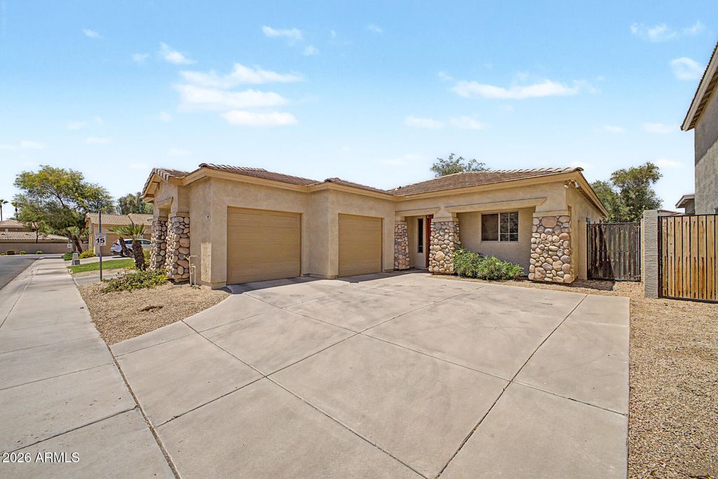 890 E CHRISTINE Place, Chandler, AZ 85225