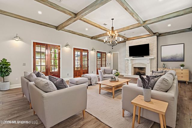 25 Sunset Hill, Hattiesburg, MS 39402