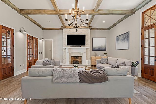 25 Sunset Hill, Hattiesburg, MS 39402