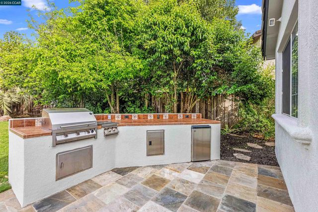 2411 Skylark Way, Pleasanton, CA 94566