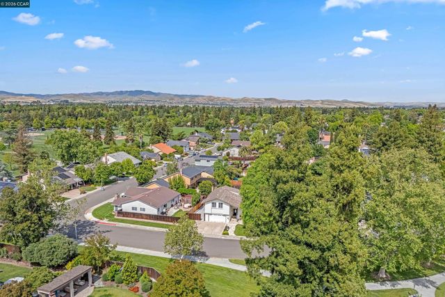 2411 Skylark Way, Pleasanton, CA 94566