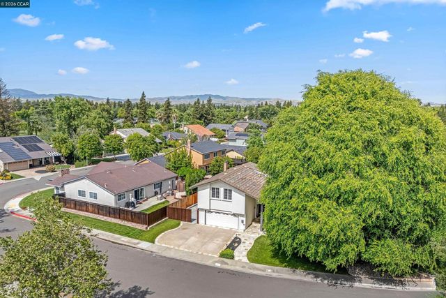 2411 Skylark Way, Pleasanton, CA 94566