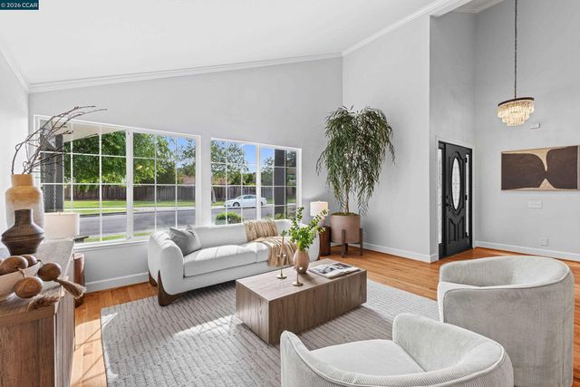 2411 Skylark Way, Pleasanton, CA 94566