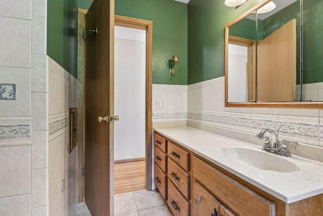2356 Tophill Circle, Roseville, MN 55113