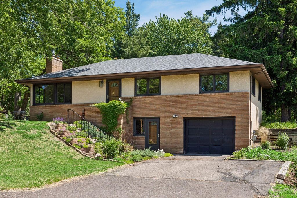 2356 Tophill Circle, Roseville, MN 55113