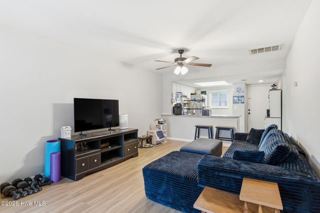 4523 Holly Tree Road 707, Wilmington, NC 28412