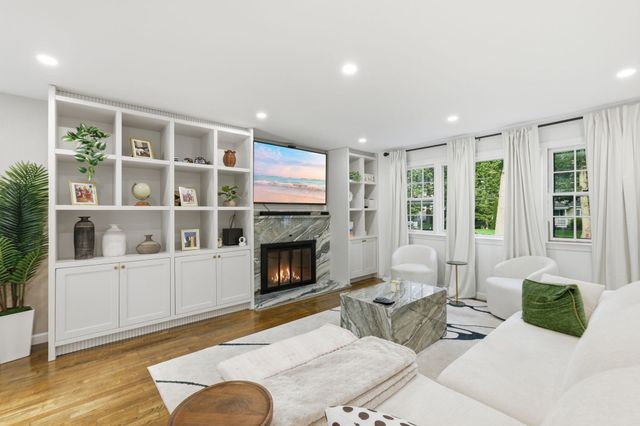 100 Farm St, Bellingham, MA 02019