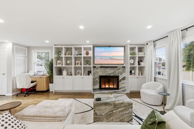 100 Farm St, Bellingham, MA 02019