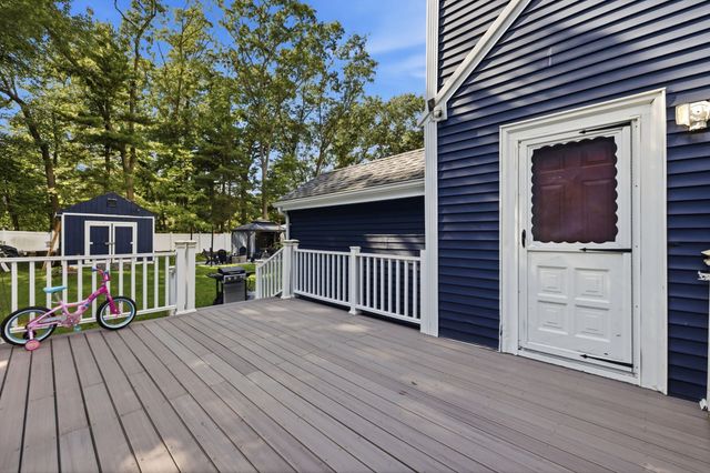 100 Farm St, Bellingham, MA 02019