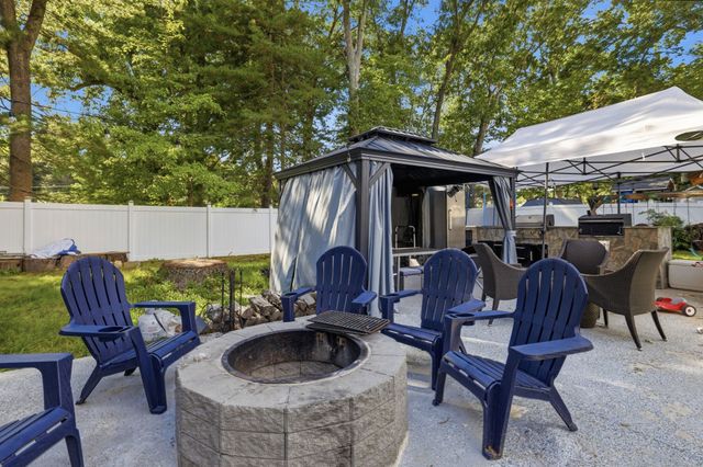 100 Farm St, Bellingham, MA 02019