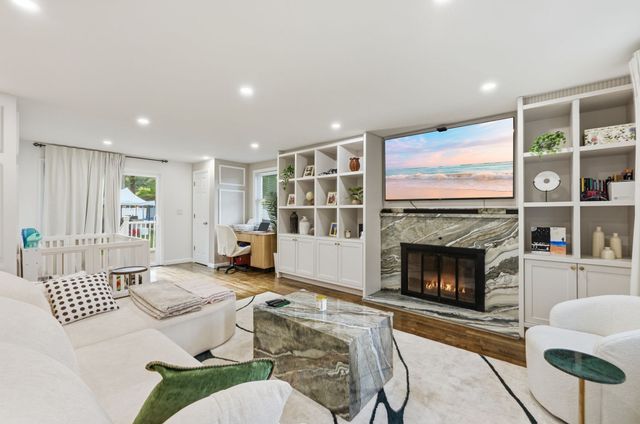 100 Farm St, Bellingham, MA 02019