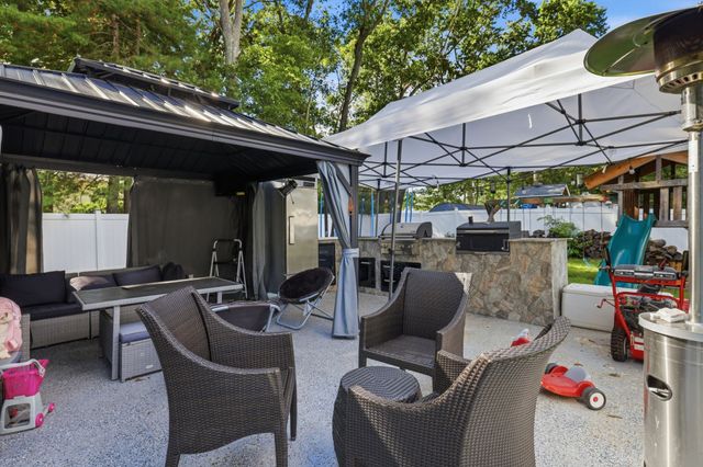 100 Farm St, Bellingham, MA 02019