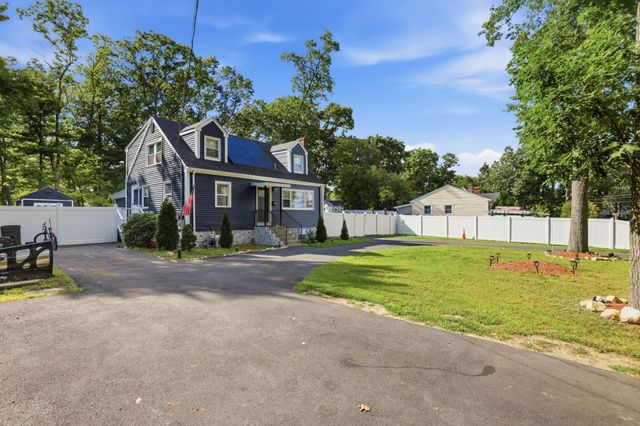 100 Farm St, Bellingham, MA 02019