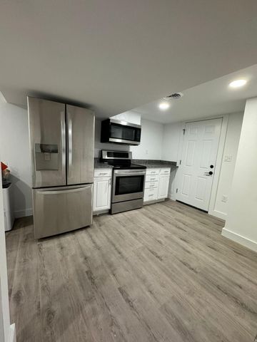 100 Farm St, Bellingham, MA 02019