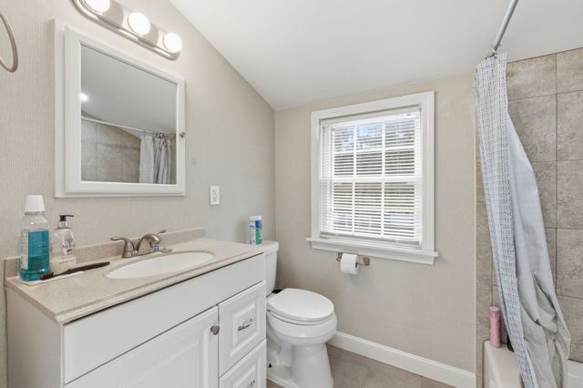 100 Farm St, Bellingham, MA 02019