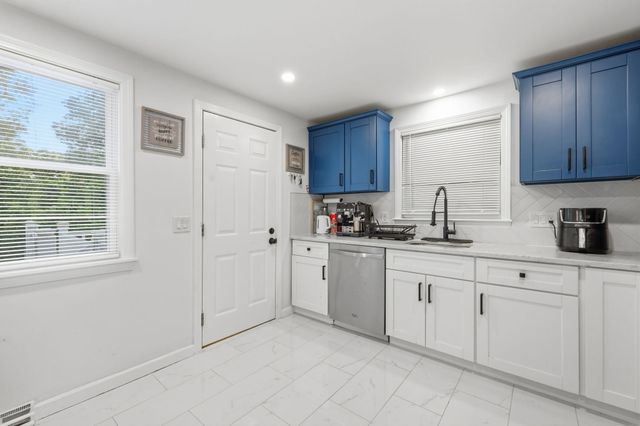 100 Farm St, Bellingham, MA 02019