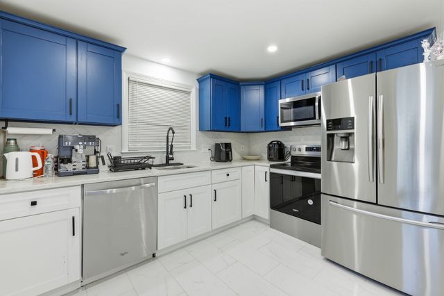 100 Farm St, Bellingham, MA 02019