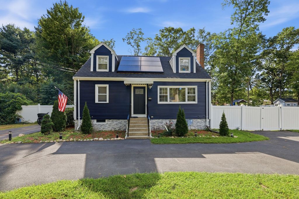 100 Farm St, Bellingham, MA 02019