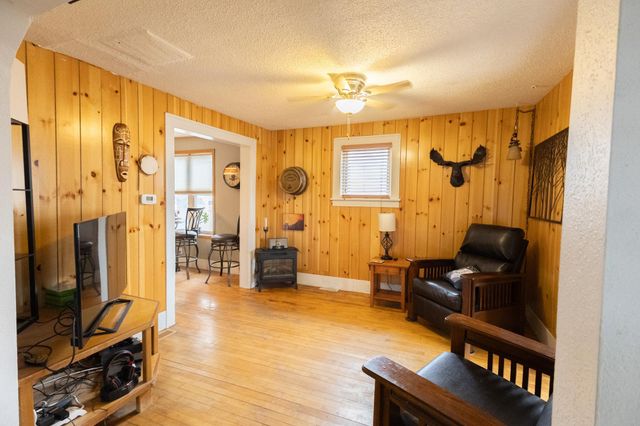 1422 2nd Avenue N, Moorhead, MN 56560