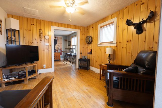 1422 2nd Avenue N, Moorhead, MN 56560