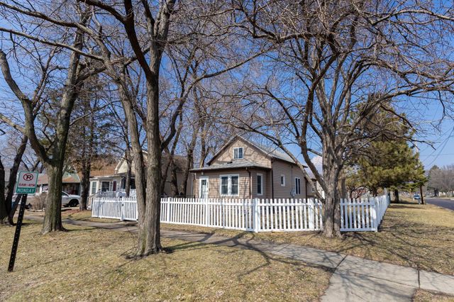 1422 2nd Avenue N, Moorhead, MN 56560
