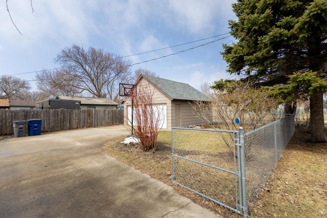 1422 2nd Avenue N, Moorhead, MN 56560