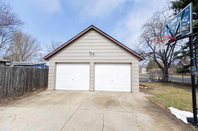 1422 2nd Avenue N, Moorhead, MN 56560