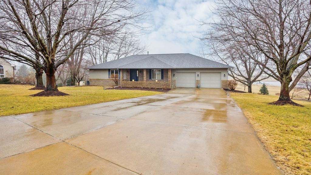 2838 Saint Andrews Court, El Paso, IL 61738