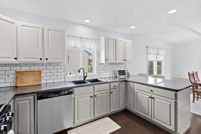 2513 Willow Ridge Drive, Jenison, MI 49428