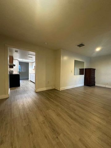 322 N WEKIWA SPRINGS ROAD B, Apopka, FL 32703