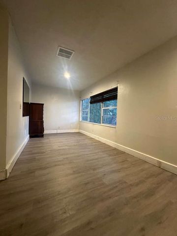 322 N WEKIWA SPRINGS ROAD B, Apopka, FL 32703