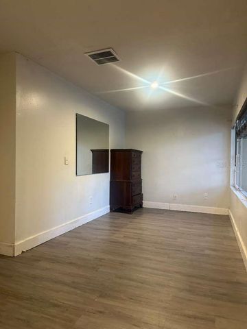 322 N WEKIWA SPRINGS ROAD B, Apopka, FL 32703