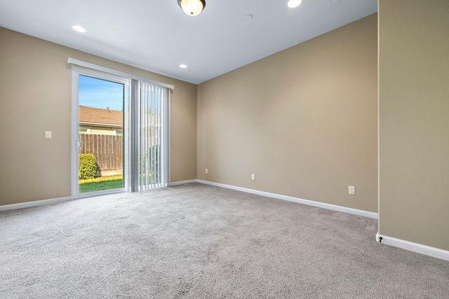 3250 Alps Lane, Clovis, CA 93619