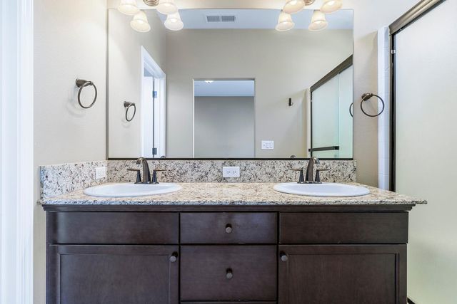 3250 Alps Lane, Clovis, CA 93619