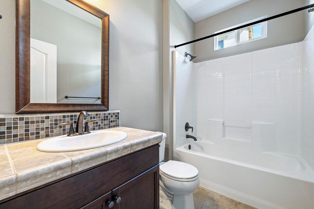 3250 Alps Lane, Clovis, CA 93619